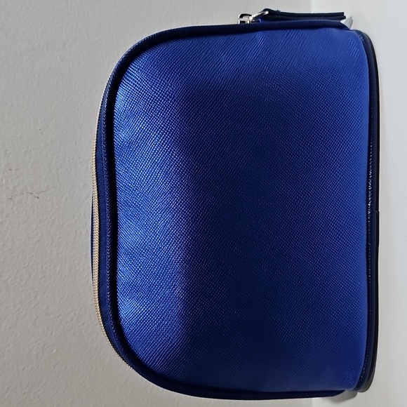 LA MER THE MOISTURIZING SOFT CREAM & COSMETICS BAG - Picture 5 of 5